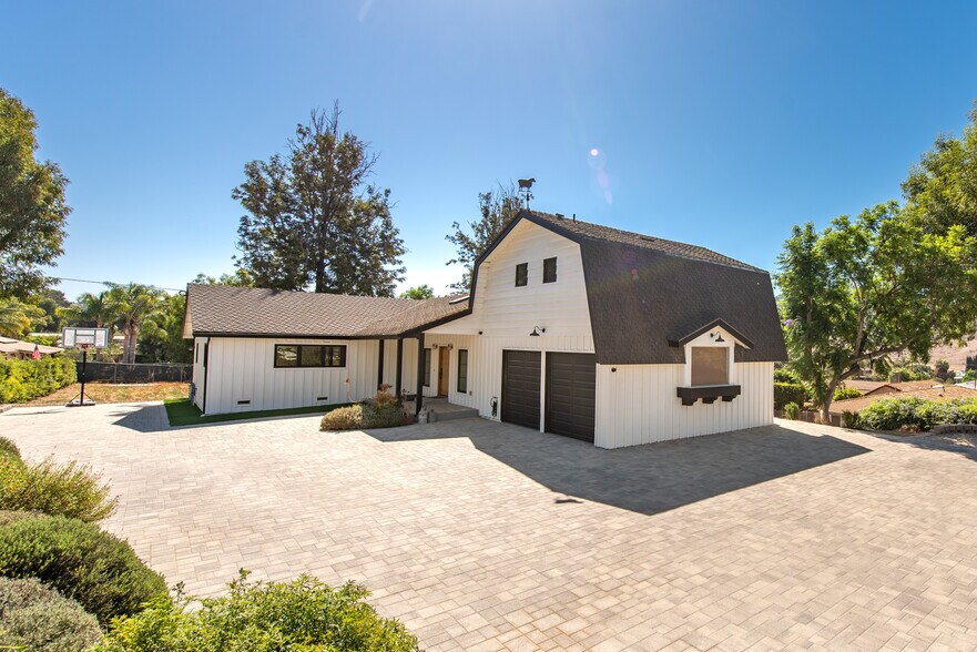 Building Photo - 2474 Barbara Dr