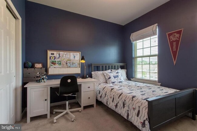 Building Photo - 121 Locks Farm Ln