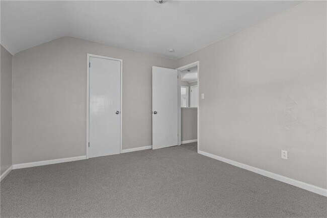 Building Photo - 2982 Kestner Ave