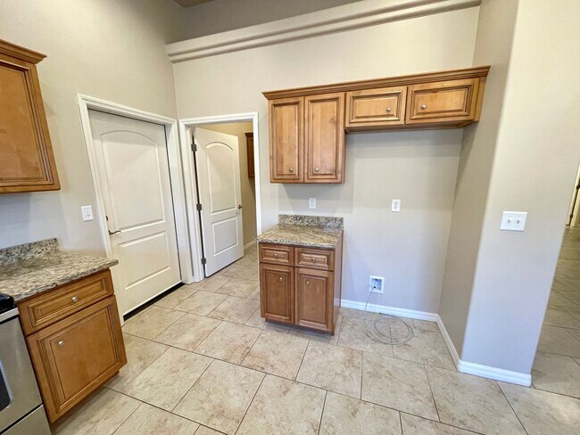 Building Photo - Beautiful 3 Bedroom Home in Central Kingman!