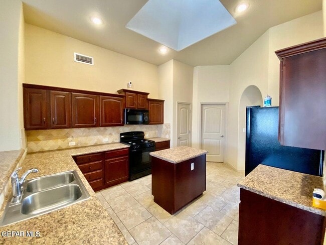 Building Photo - 14277 Desert Sky Dr