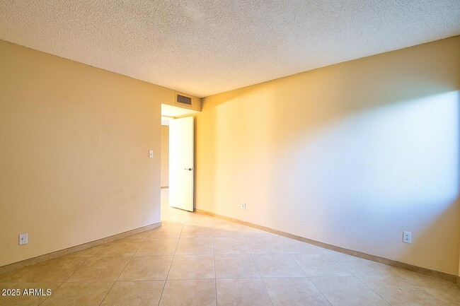 Building Photo - 6018 N 79th St
