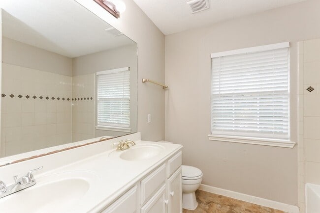 Building Photo - 18622 Sandelford Dr