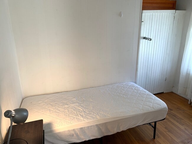 Building Photo - 15 Simmons St