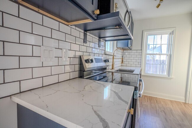 Building Photo - 657 E Moler St