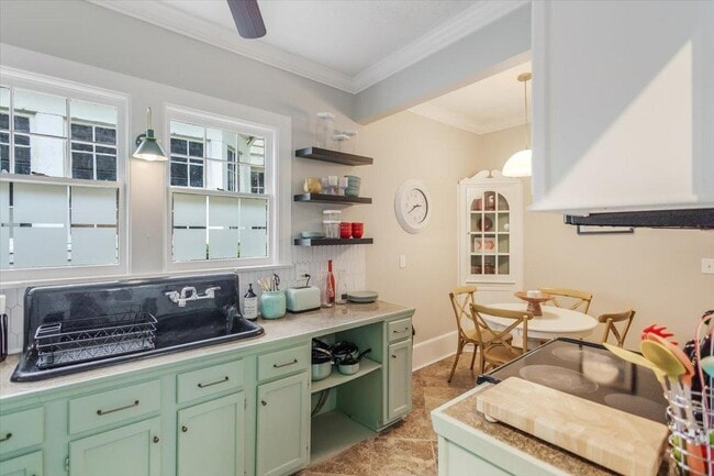 Building Photo - 4041 Pine Hill Dr