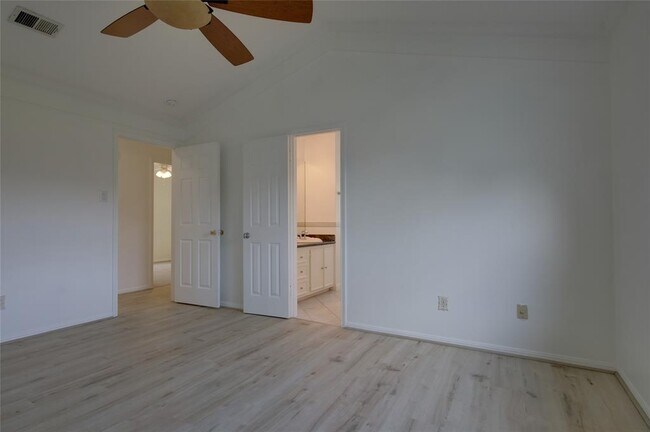 Building Photo - 15803 Pryor Dr