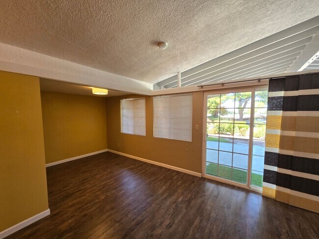 Building Photo - Country Club Terrace Condo