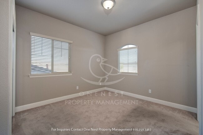 Building Photo - Fantastic - one of a kind 5 bdrm 4 bth hom...