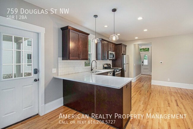 Building Photo - 759 Douglas St NW