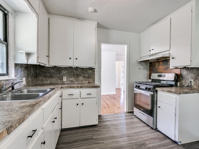 Building Photo - 2921 NE 17th Ave