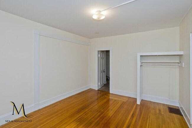 Building Photo - 208-210 Fort Pleasant Ave