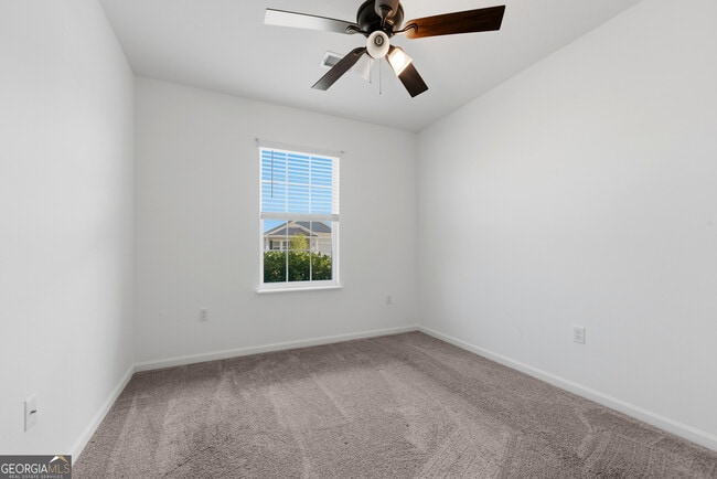 Building Photo - 131 College St