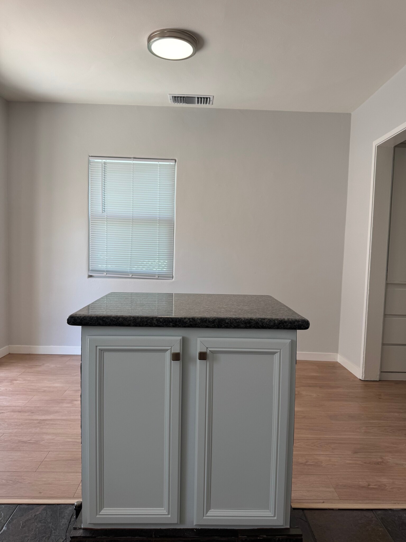 Center Island - 5943 Tujunga Ave