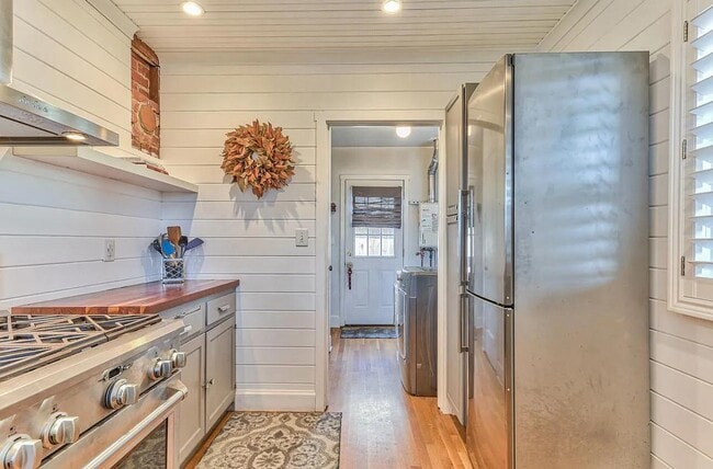 Building Photo - 1064 Harrison St