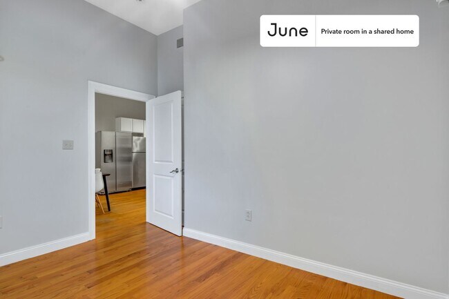 Building Photo - Room in Shared 5 bed/2.5 bath home in Roxbury