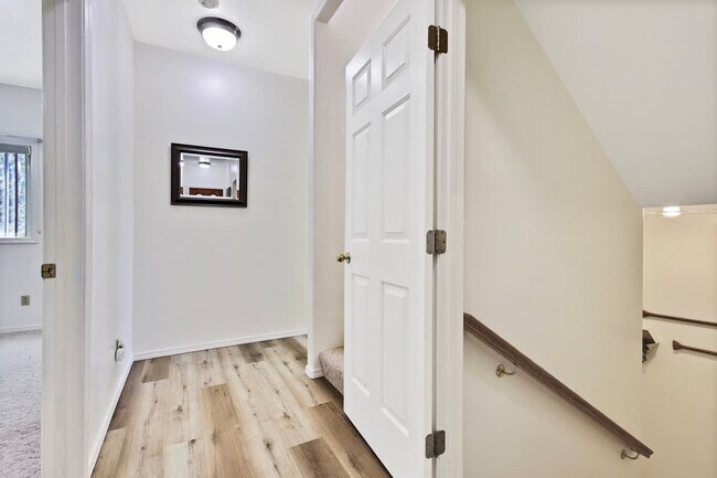 Building Photo - 1496 Pine Ridge Dr