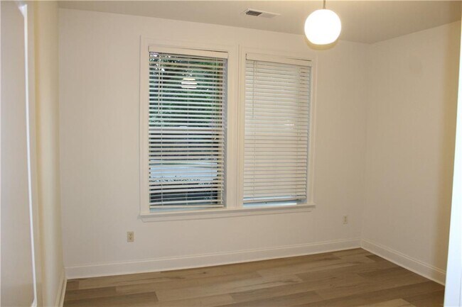 Building Photo - 901 Abernathy Rd NE