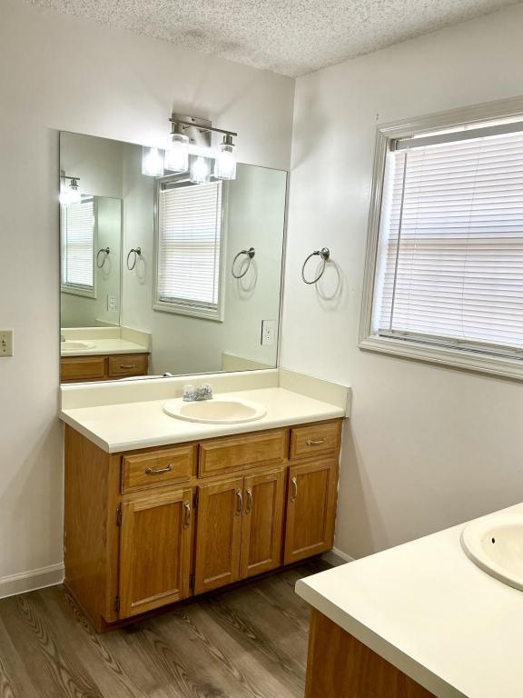 Building Photo - 617 Green Dr