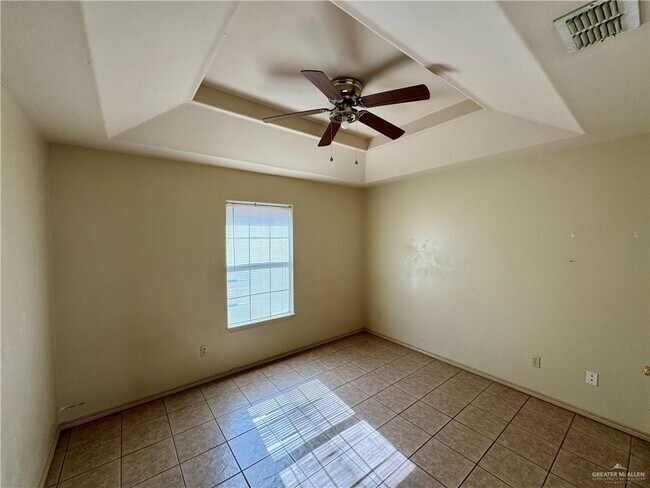 Building Photo - 17 Aruba Dr