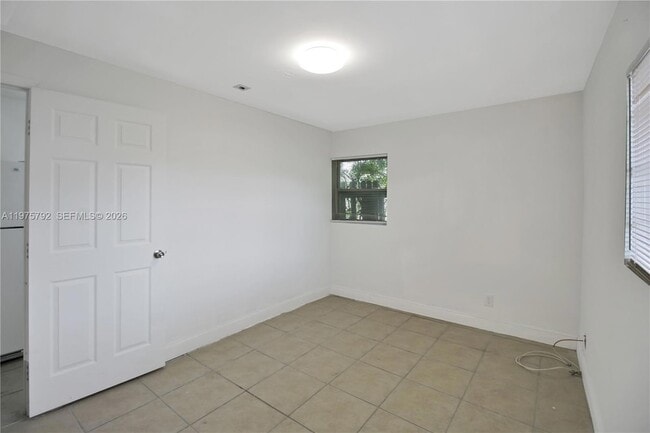 Building Photo - 1160 W 26th Ct