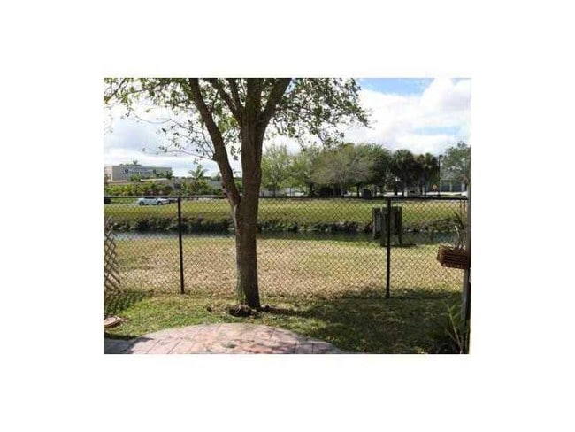 Building Photo - 15750 SW 92nd Ave