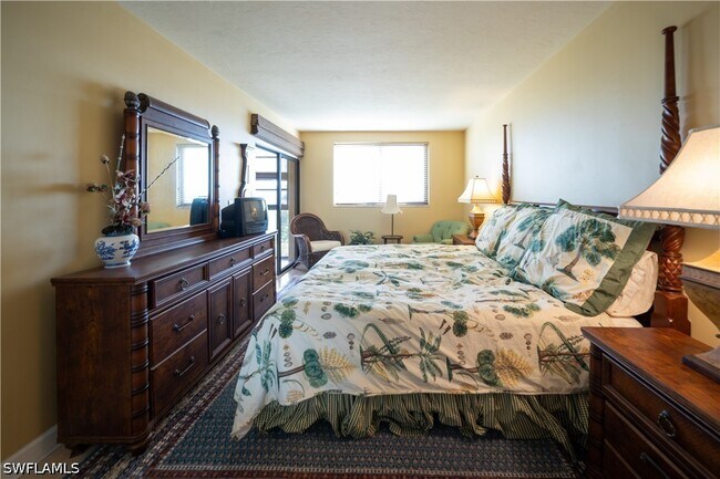 Building Photo - 807 River Point Dr