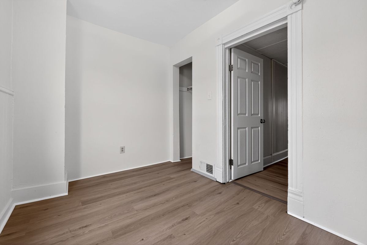 Building Photo - 405 Main St