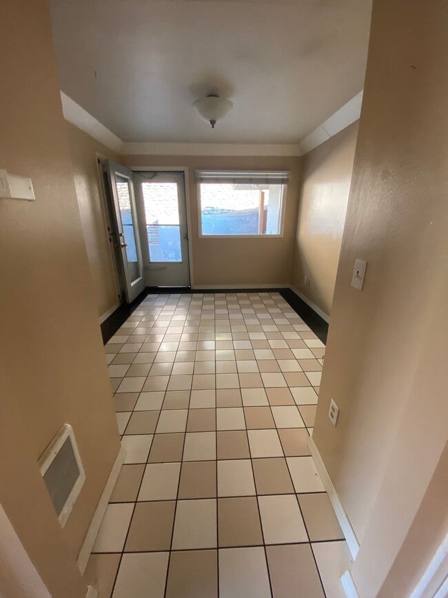 Building Photo - Johnson Duplex Apartments