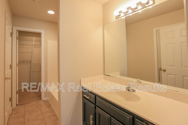 Building Photo - 3509 SW Deerfield Blvd