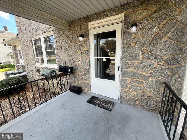 Building Photo - 502 S Main St