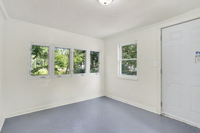 Building Photo - 310 Locust St