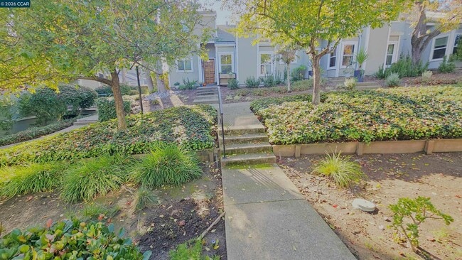 Building Photo - 347 Scottsdale Rd