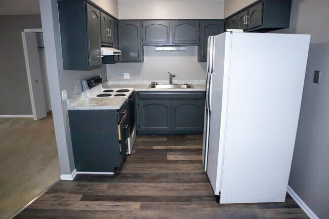 Building Photo - 15858 W Marie Ave