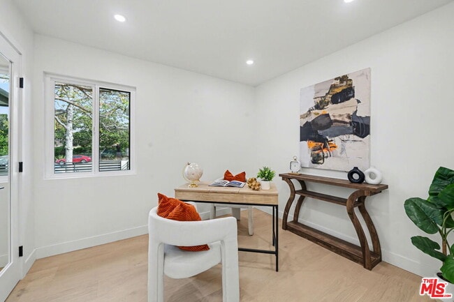 Building Photo - 2831 Overland Ave