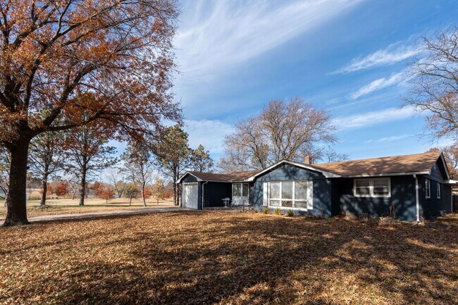 Building Photo - 6002 E 8th St N