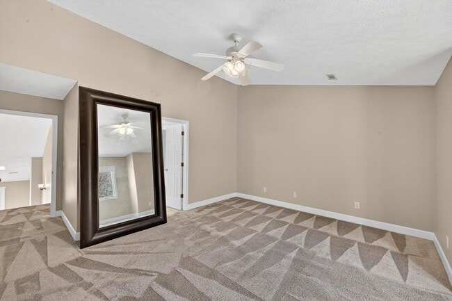 Building Photo - 205 Club Villa Dr W