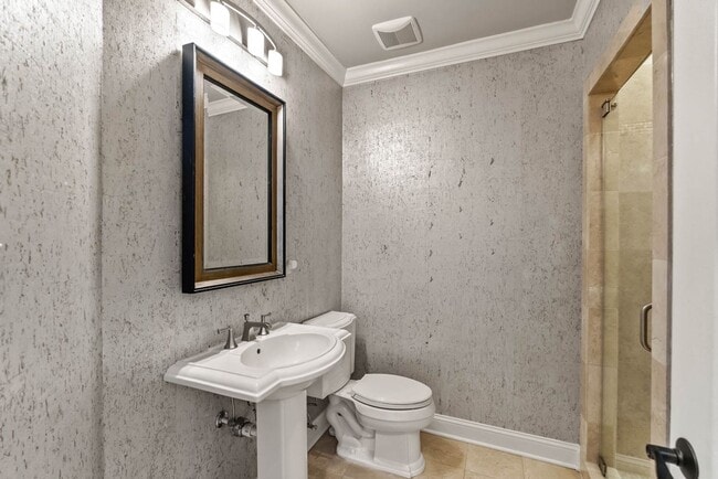 Building Photo - Logan Circle Condo