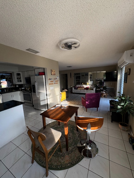 Building Photo - 4440 NW 15th Ave