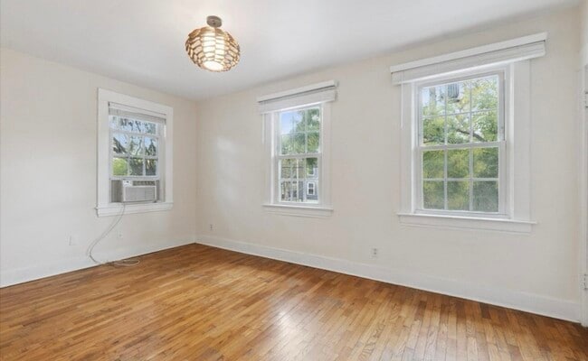 Building Photo - 506 W Oakland Ave