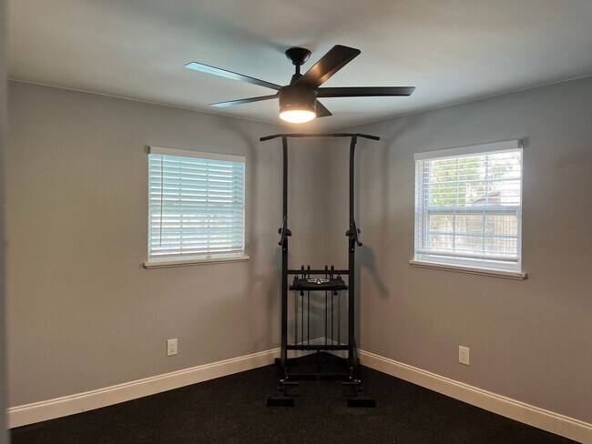 Building Photo - 375 Carrousel Ct