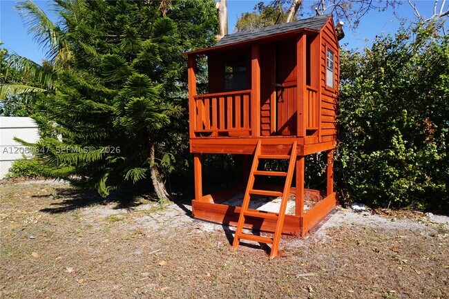 Building Photo - 4857 Alfresco St