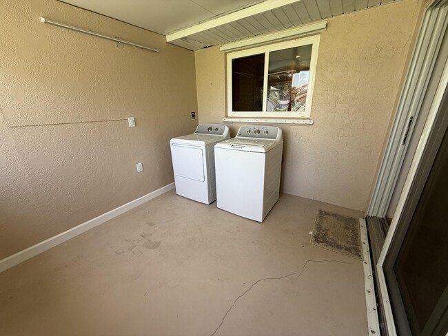 Building Photo - 1143 SE Sabina Ln