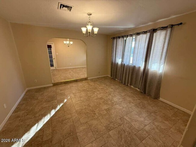 Building Photo - 3110 E 13th St