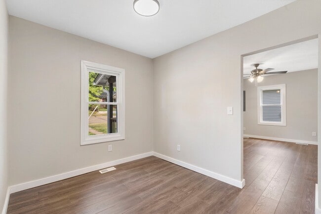 Building Photo - 2100 N Nettleton Ave