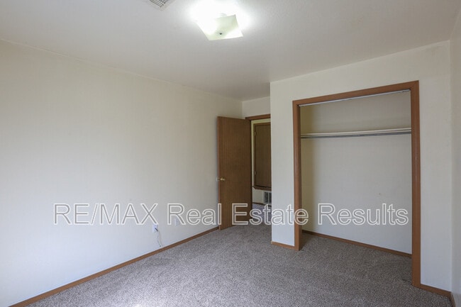 Building Photo - 2223 W Roselawn St