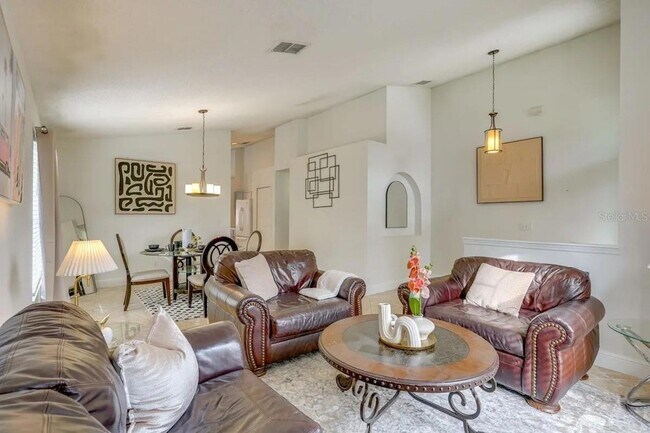 Building Photo - 739 Delancey Dr