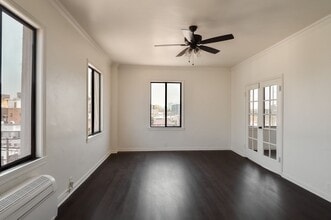 Building Photo - Astor Arms