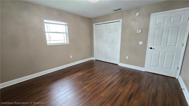 Building Photo - 268 Grosbeak Ave