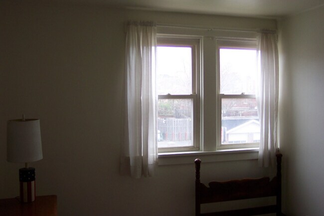 Building Photo - 3617 Boulevard of the Allies